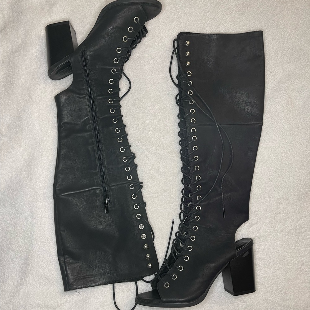 Black Lace up Boots. 7